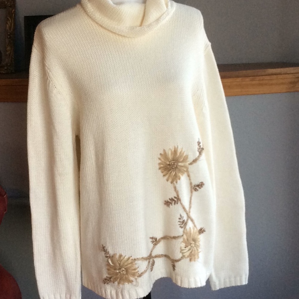 Pullover sweater